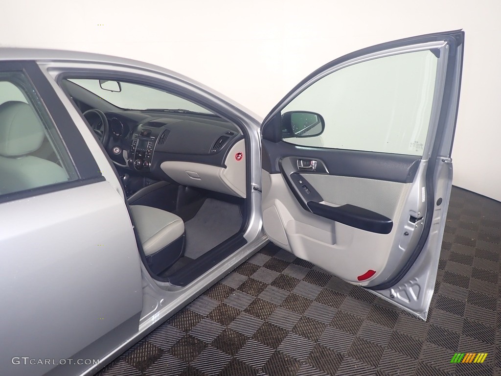 2013 Forte 5-Door EX - Bright Silver / Stone photo #35