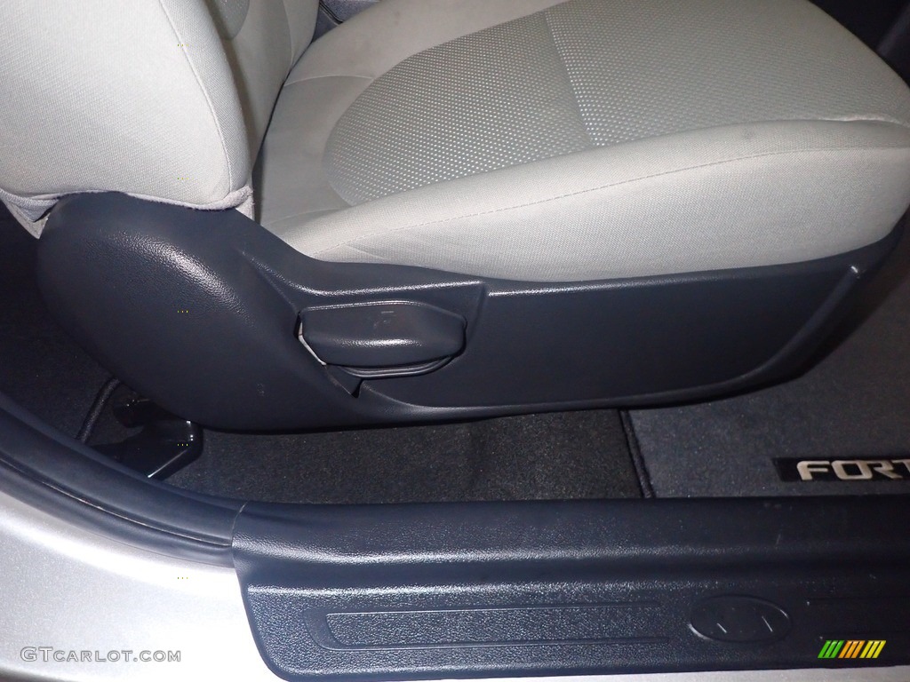 2013 Forte 5-Door EX - Bright Silver / Stone photo #37