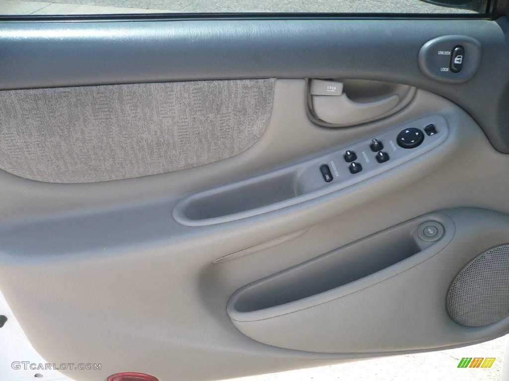 2004 Alero GL1 Sedan - Arctic White / Pewter photo #7