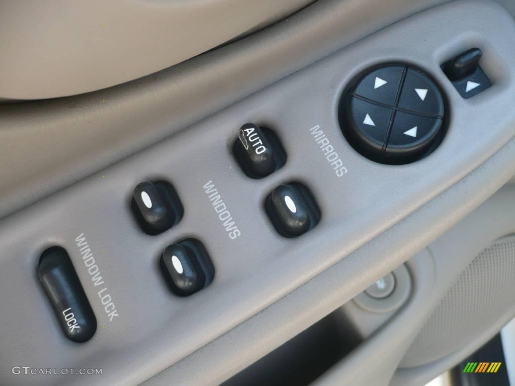 2004 Alero GL1 Sedan - Arctic White / Pewter photo #8