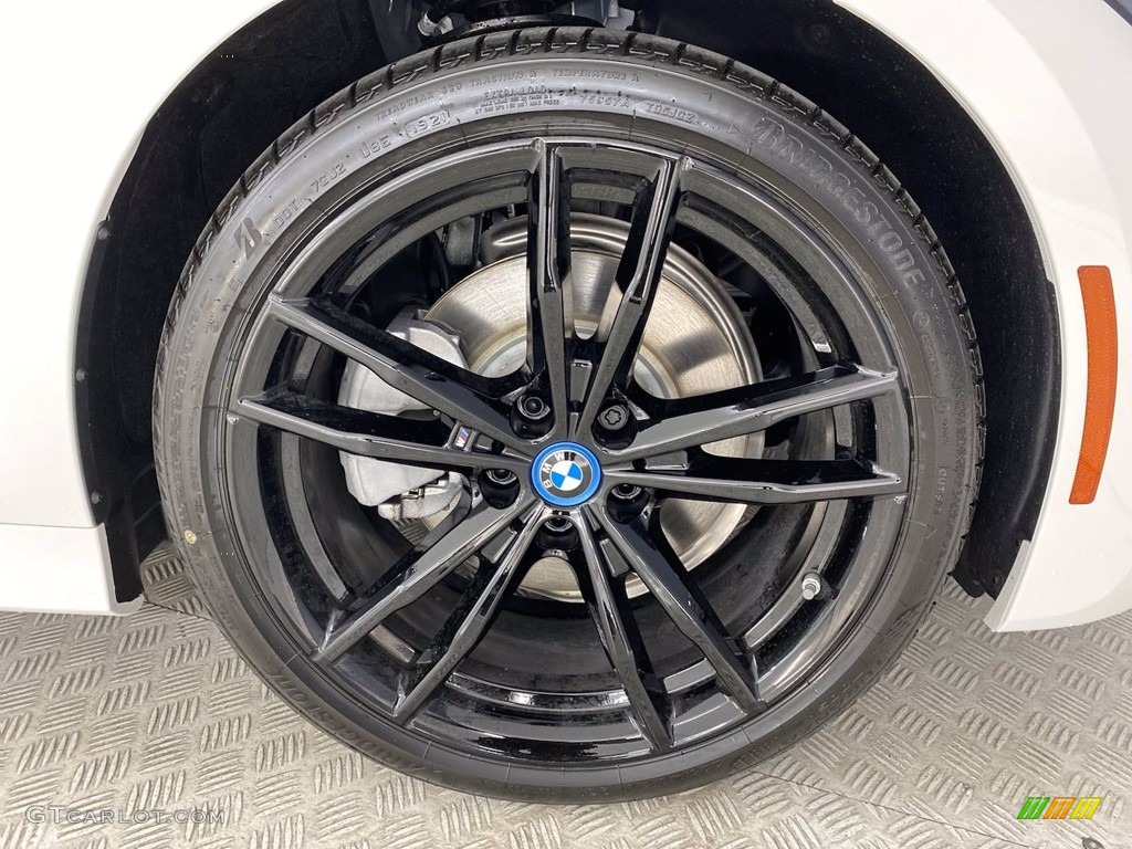 2022 BMW 3 Series 330e Sedan Wheel Photos