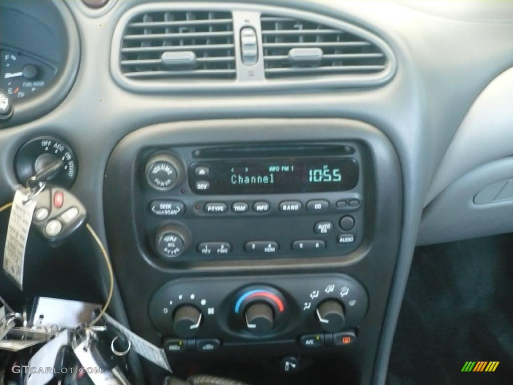 2004 Alero GL1 Sedan - Arctic White / Pewter photo #17