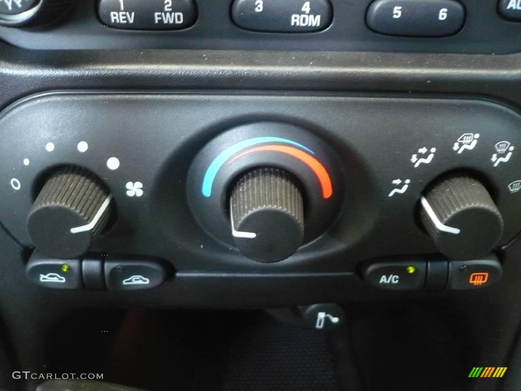 2004 Alero GL1 Sedan - Arctic White / Pewter photo #26