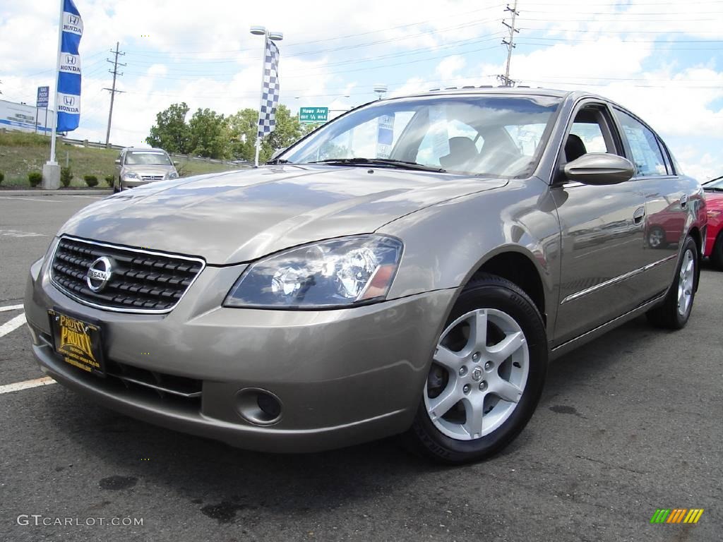 Coral Sand Metallic Nissan Altima