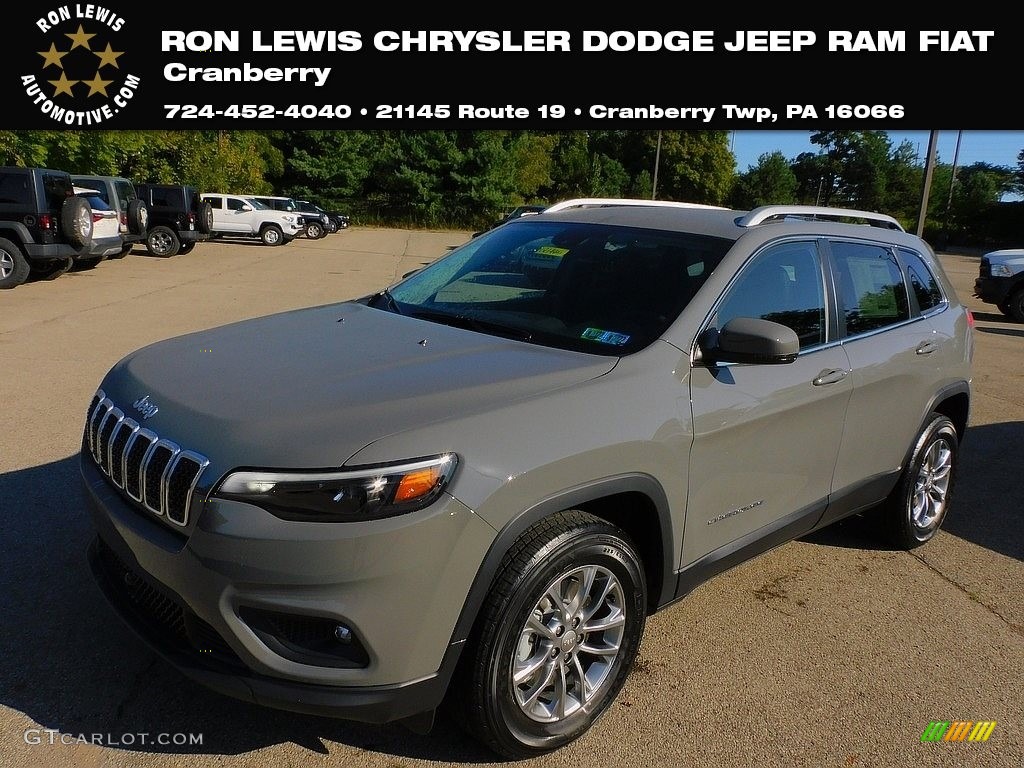 2021 Cherokee Latitude Lux 4x4 - Sting-Gray / Black photo #1