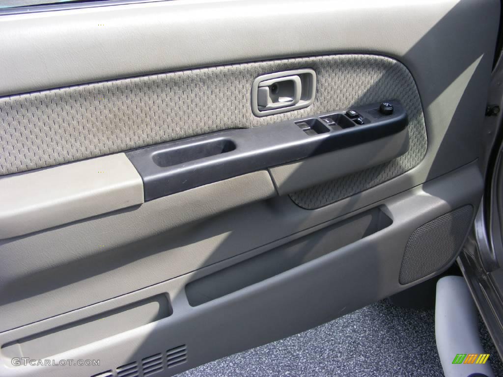 2004 Xterra XE - Granite Metallic / Gray photo #13