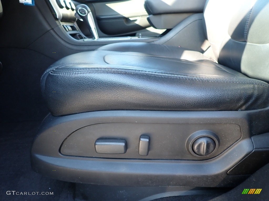 2011 Traverse LT AWD - Silver Ice Metallic / Ebony/Ebony photo #25