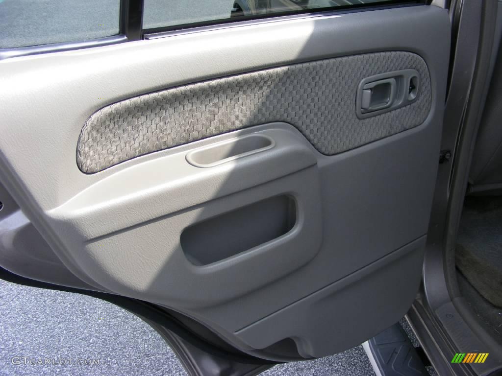 2004 Xterra XE - Granite Metallic / Gray photo #16