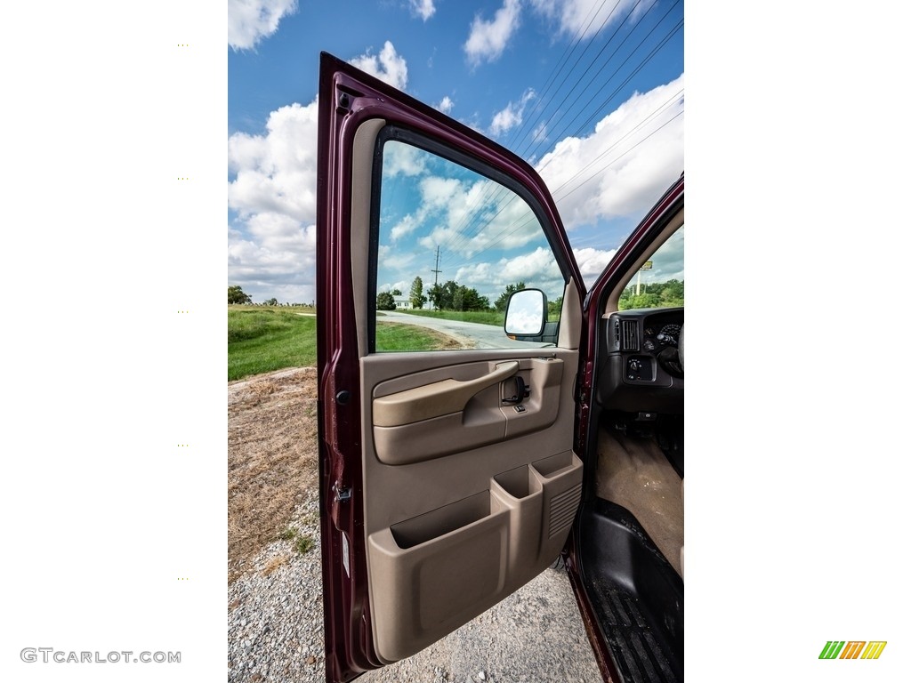 2003 Chevrolet Express 2500 Passenger Van Neutral Door Panel Photo #142808133