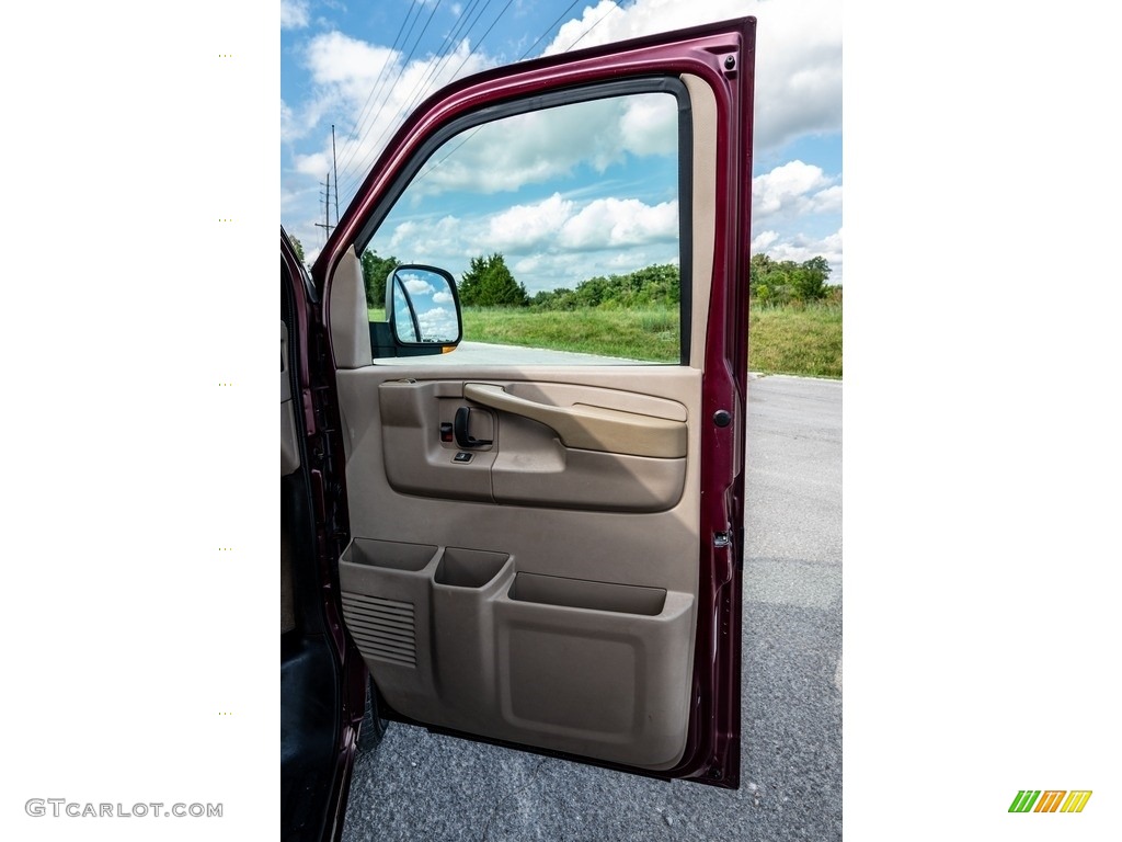 2003 Chevrolet Express 2500 Passenger Van Neutral Door Panel Photo #142808190