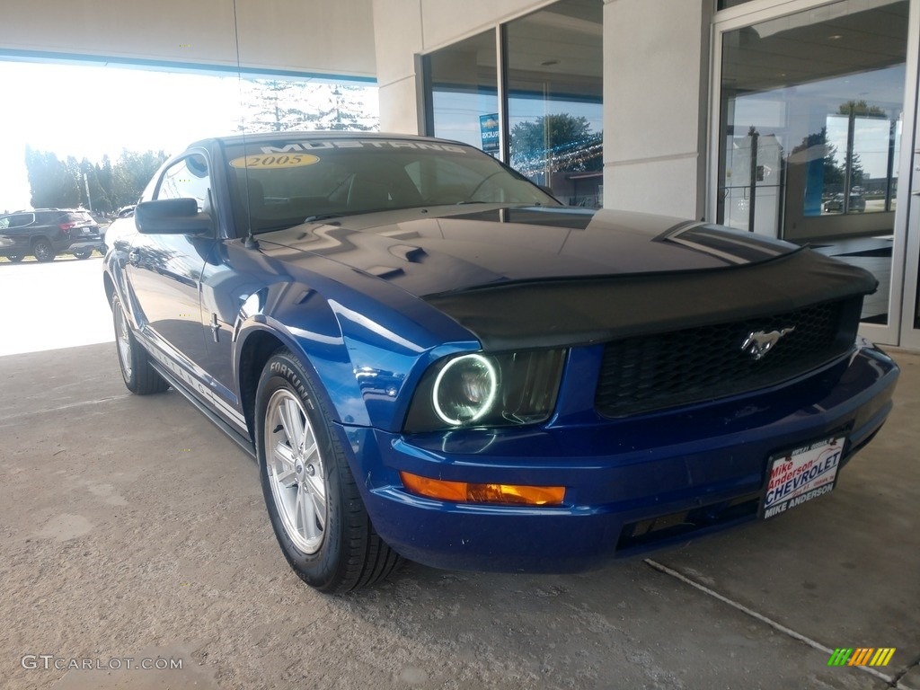 2005 Mustang V6 Premium Coupe - Sonic Blue Metallic / Medium Parchment photo #2