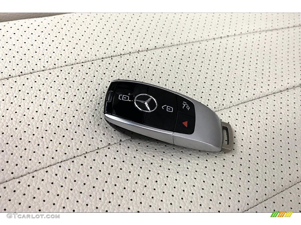 2017 Mercedes-Benz E 300 Sedan Keys Photos