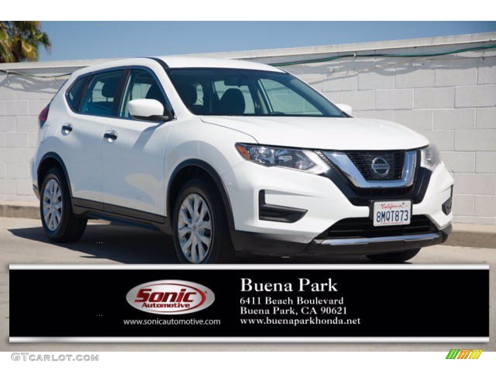 Glacier White Nissan Rogue