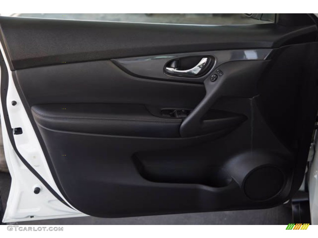 2017 Rogue S - Glacier White / Charcoal photo #27