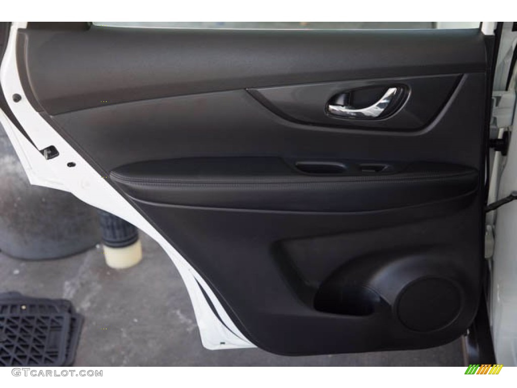 2017 Rogue S - Glacier White / Charcoal photo #29