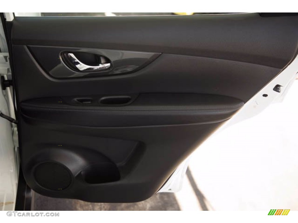 2017 Rogue S - Glacier White / Charcoal photo #30