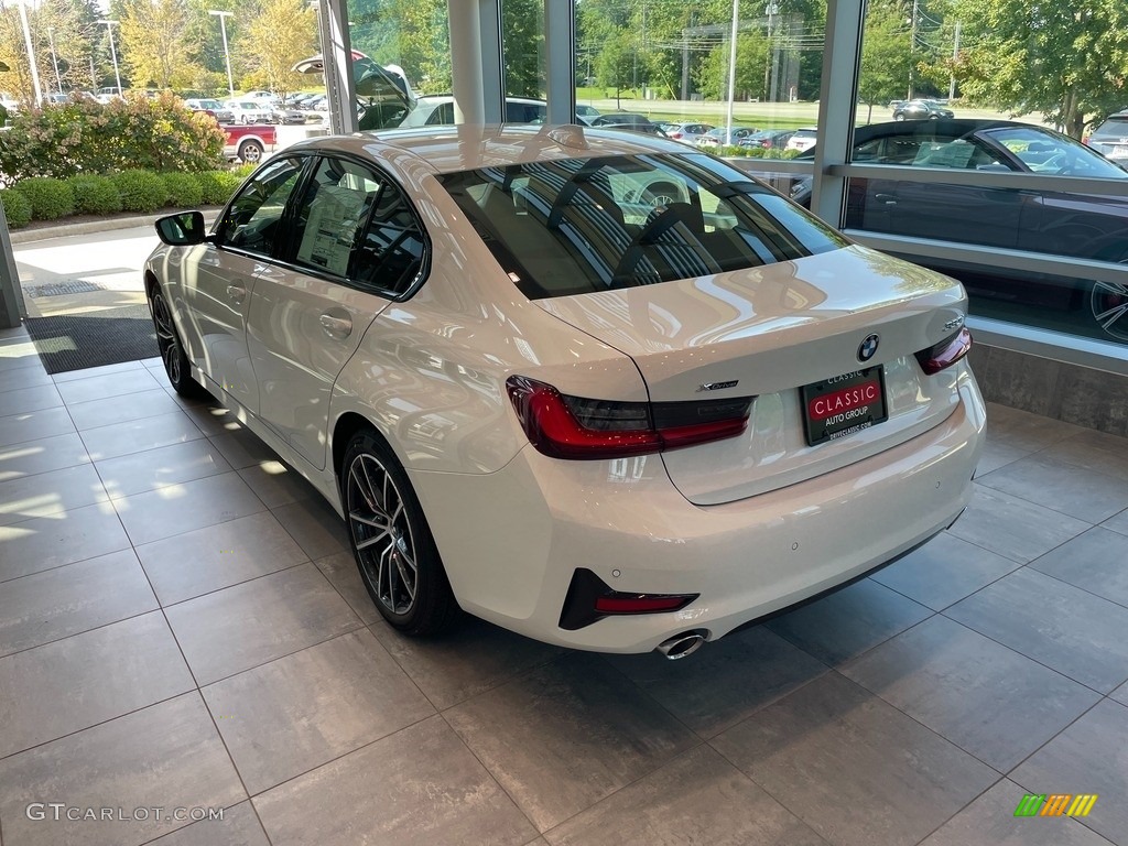 2022 3 Series 330i xDrive Sedan - Alpine White / Black photo #2