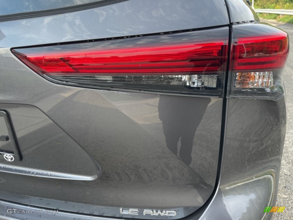 2021 Highlander LE AWD - Magnetic Gray Metallic / Black photo #32