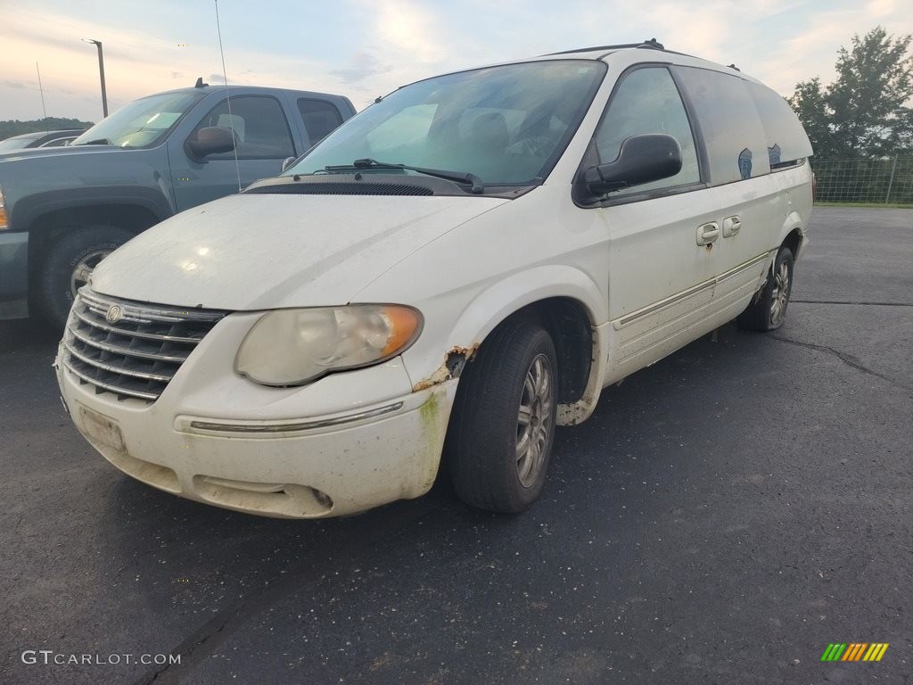 2005 Town & Country Touring - Stone White / Medium Slate Gray photo #3