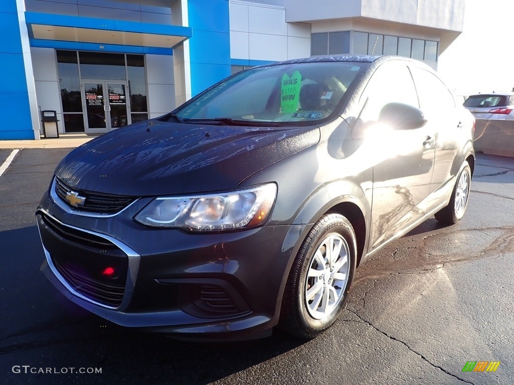 2017 Sonic LT Sedan - Nightfall Gray Metallic / Jet Black/Dark Titanium photo #2