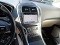 2018 White Platinum Metallic Tri-Coat Lincoln MKX Reserve AWD  photo #22