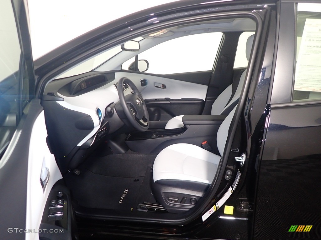 2021 Toyota Prius XLE Front Seat Photos