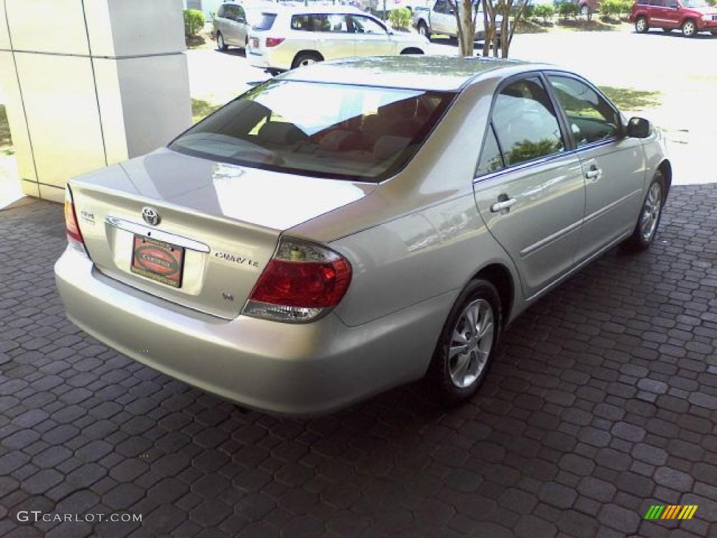 2006 Camry LE V6 - Lunar Mist Metallic / Stone Gray photo #18