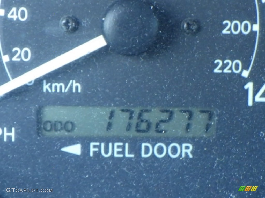 2000 Camry LE - Lunar Mist Metallic / Gray photo #10