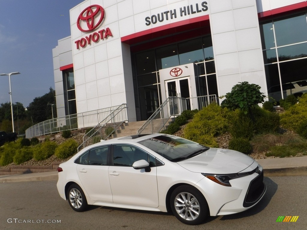 2020 Corolla XLE - Blizzard Pearl White / Macadamia/Beige photo #2