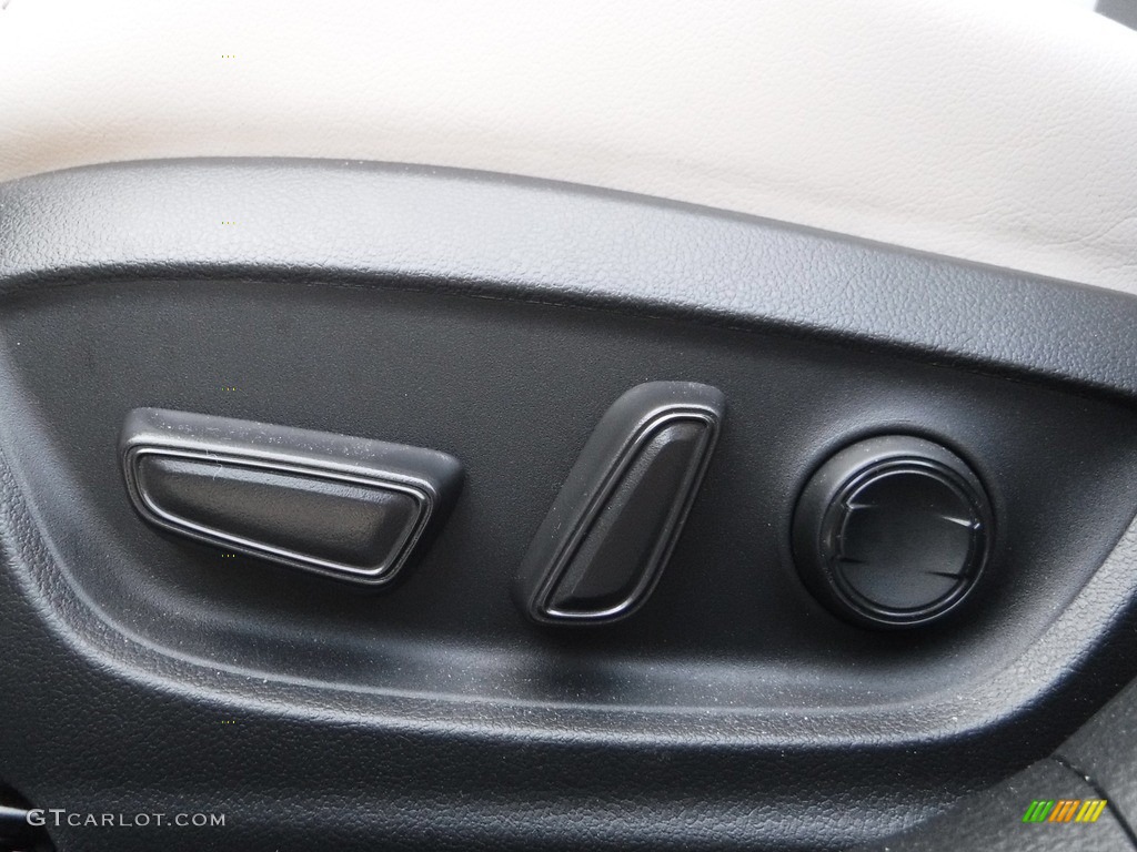 2020 Corolla XLE - Blizzard Pearl White / Macadamia/Beige photo #22