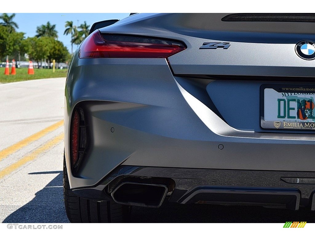 2021 Z4 sDrive M40i - Frozen Grey II Metallic / Magma Red photo #24