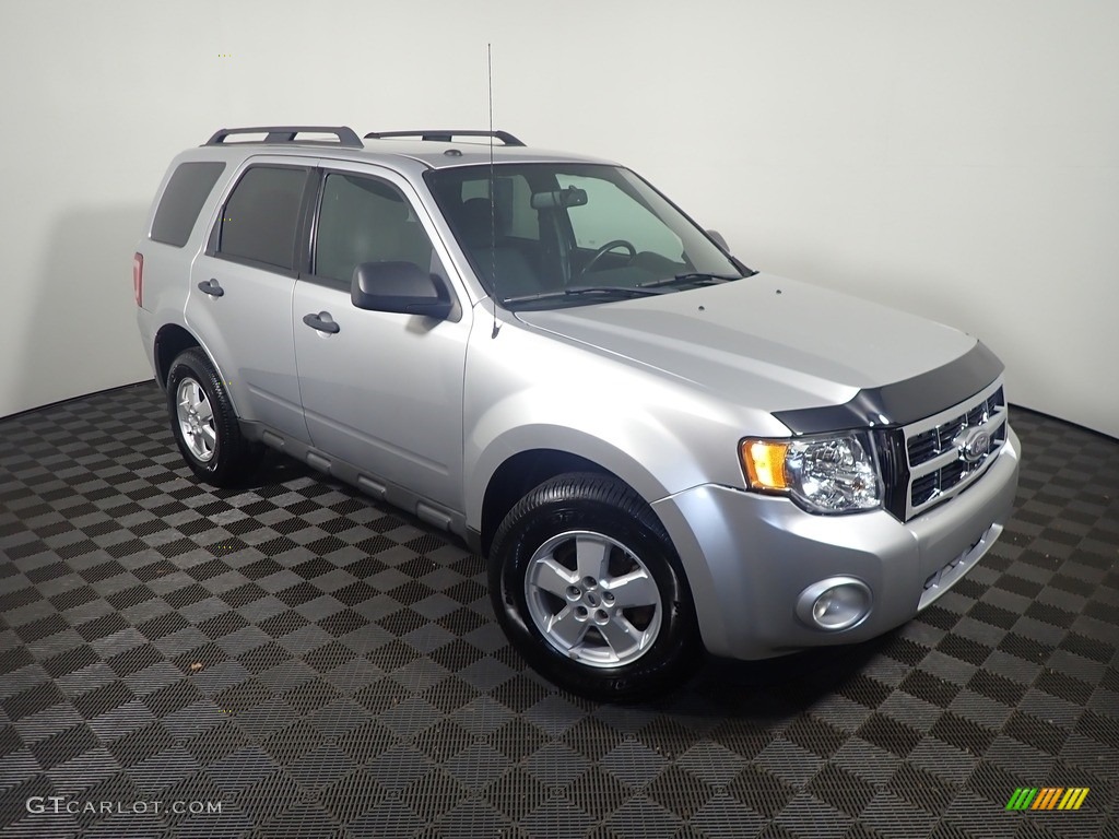 2012 Escape XLT V6 - Toreador Red Metallic / Charcoal Black photo #2