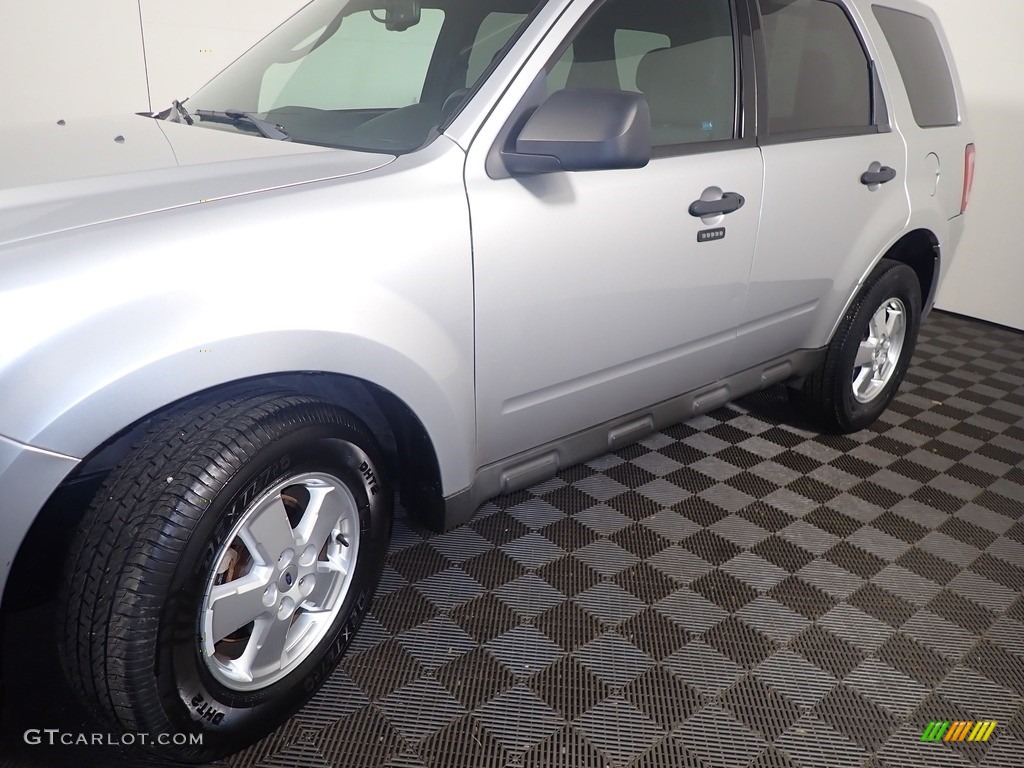 2012 Escape XLT V6 - Toreador Red Metallic / Charcoal Black photo #9