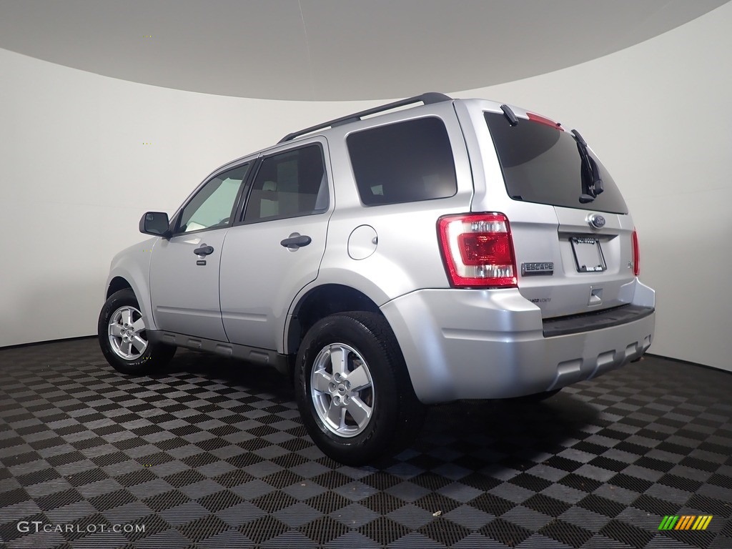 2012 Escape XLT V6 - Toreador Red Metallic / Charcoal Black photo #10