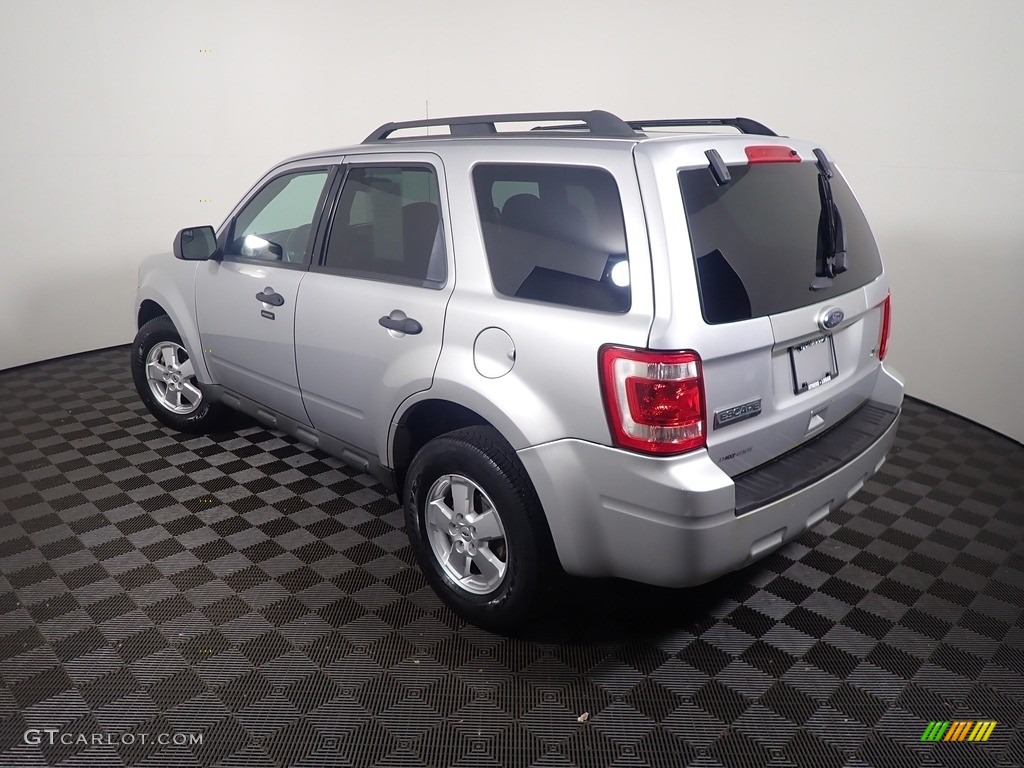 2012 Escape XLT V6 - Toreador Red Metallic / Charcoal Black photo #11