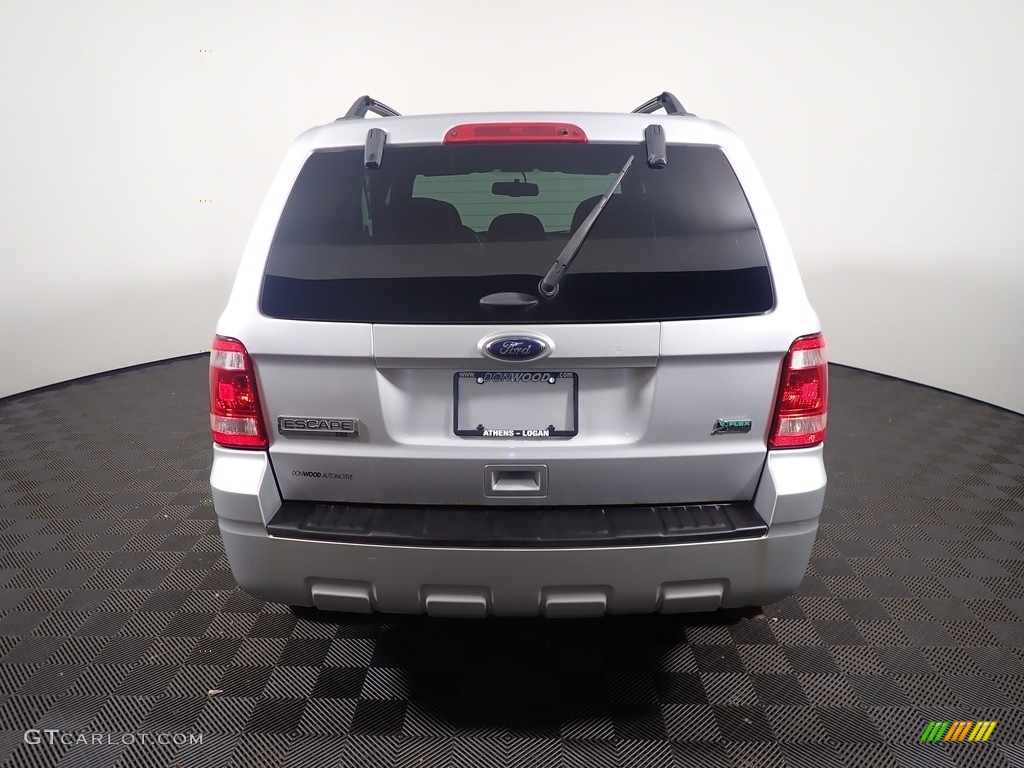 2012 Escape XLT V6 - Toreador Red Metallic / Charcoal Black photo #12