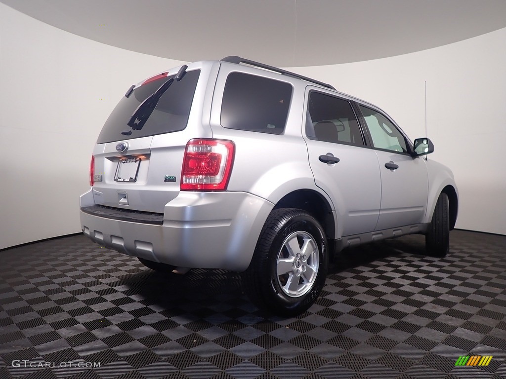2012 Escape XLT V6 - Toreador Red Metallic / Charcoal Black photo #16