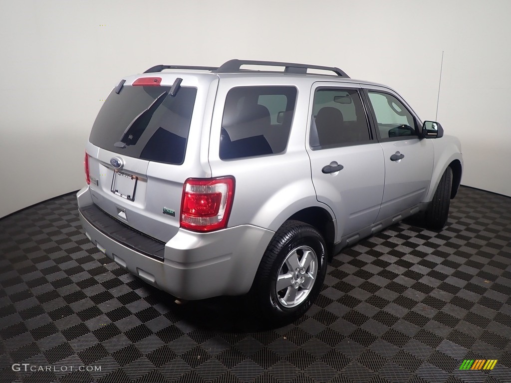 2012 Escape XLT V6 - Toreador Red Metallic / Charcoal Black photo #17