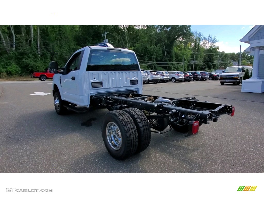 2022 F350 Super Duty XL Regular Cab 4x4 Chassis - Oxford White / Medium Earth Gray photo #5