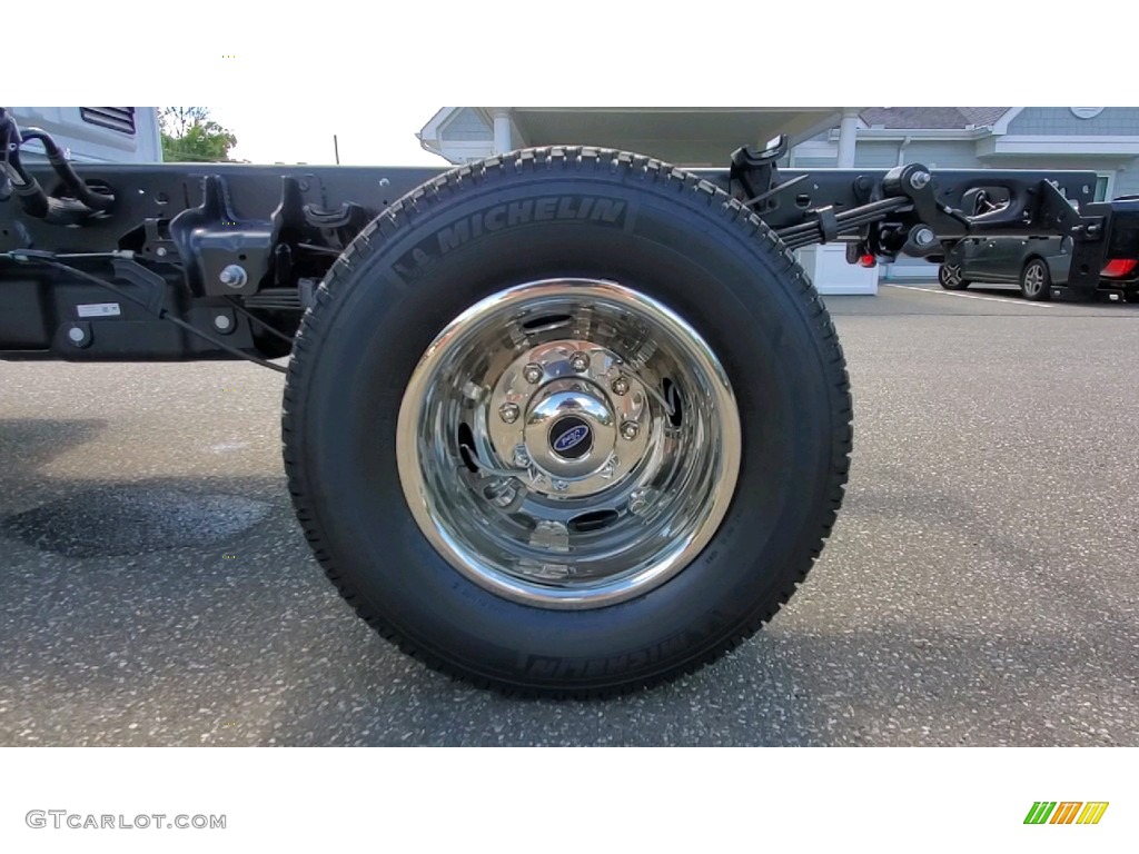 2022 F350 Super Duty XL Regular Cab 4x4 Chassis - Oxford White / Medium Earth Gray photo #16