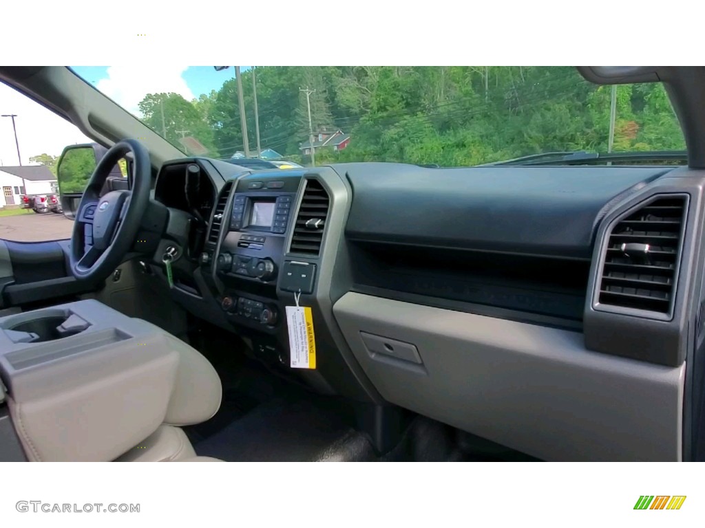 2022 F350 Super Duty XL Regular Cab 4x4 Chassis - Oxford White / Medium Earth Gray photo #20