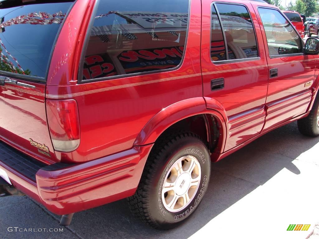 1996 Bravada AWD - Medium Red Metallic / Beige photo #12