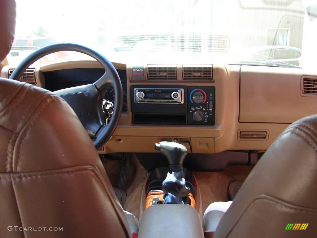 1996 Bravada AWD - Medium Red Metallic / Beige photo #40