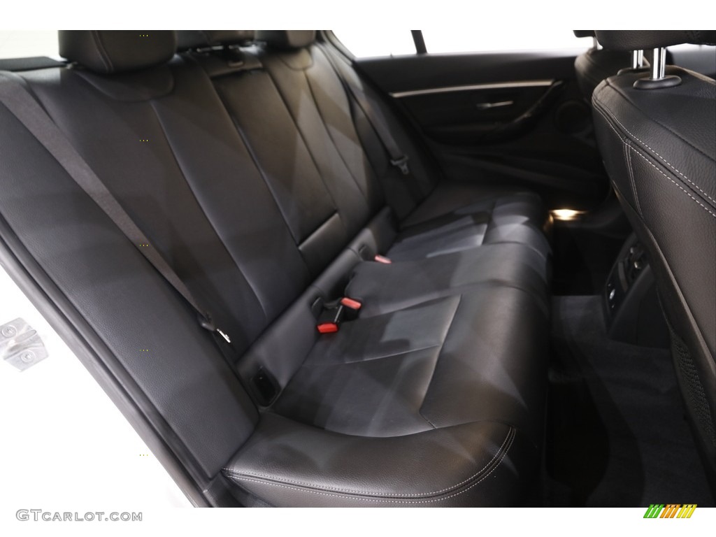 2018 3 Series 330i xDrive Sedan - Mineral White Metallic / Black photo #16