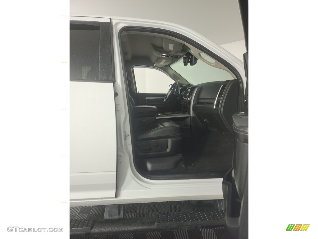2018 3500 Laramie Mega Cab 4x4 - Bright White / Black photo #30