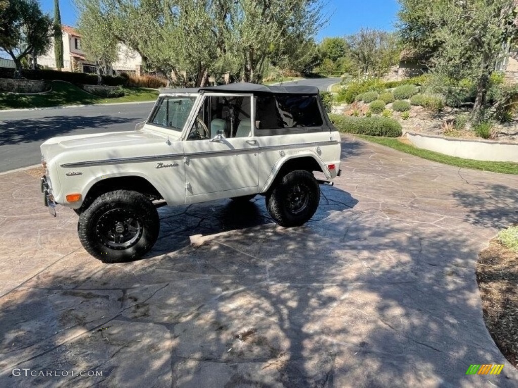 Wimbledon White 1969 Ford Bronco Sport Wagon Exterior Photo #142923548