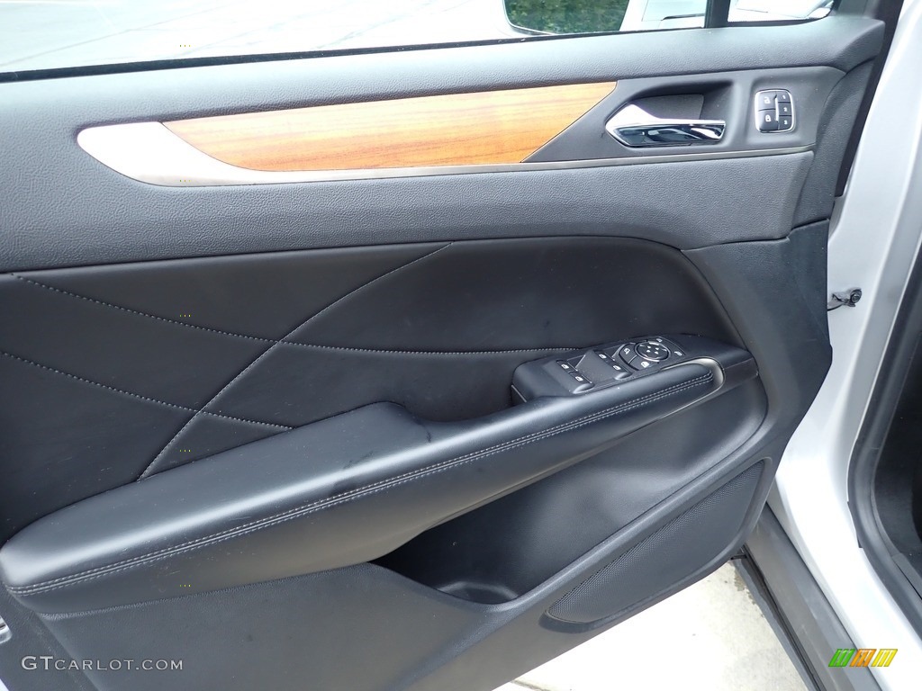 2018 Lincoln MKC Reserve AWD Ebony Door Panel Photo #142934475
