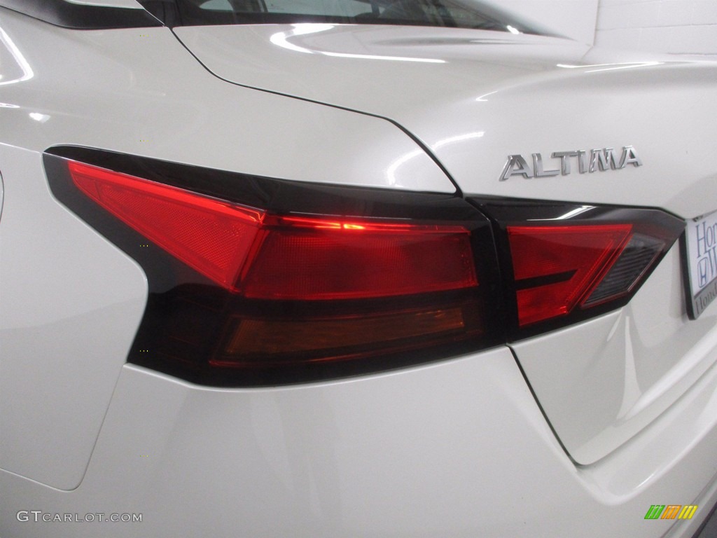 2019 Altima SR AWD - Pearl White / Charcoal photo #11