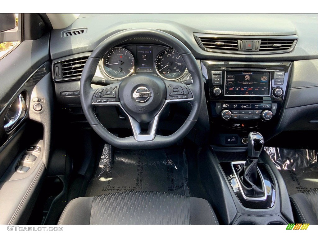 2018 Nissan Rogue SV Charcoal Dashboard Photo #142940619