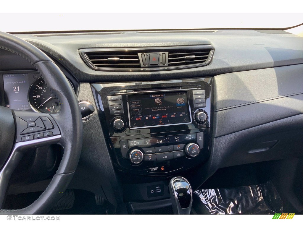 2018 Nissan Rogue SV Charcoal Dashboard Photo #142940622